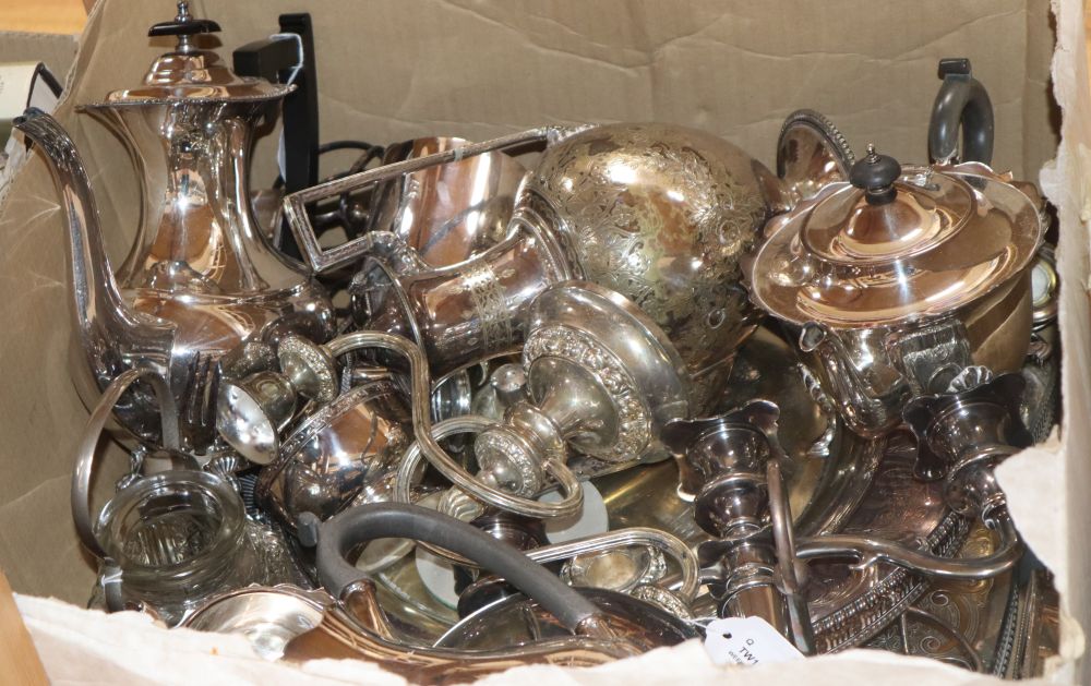 A collection of plated tablewares,